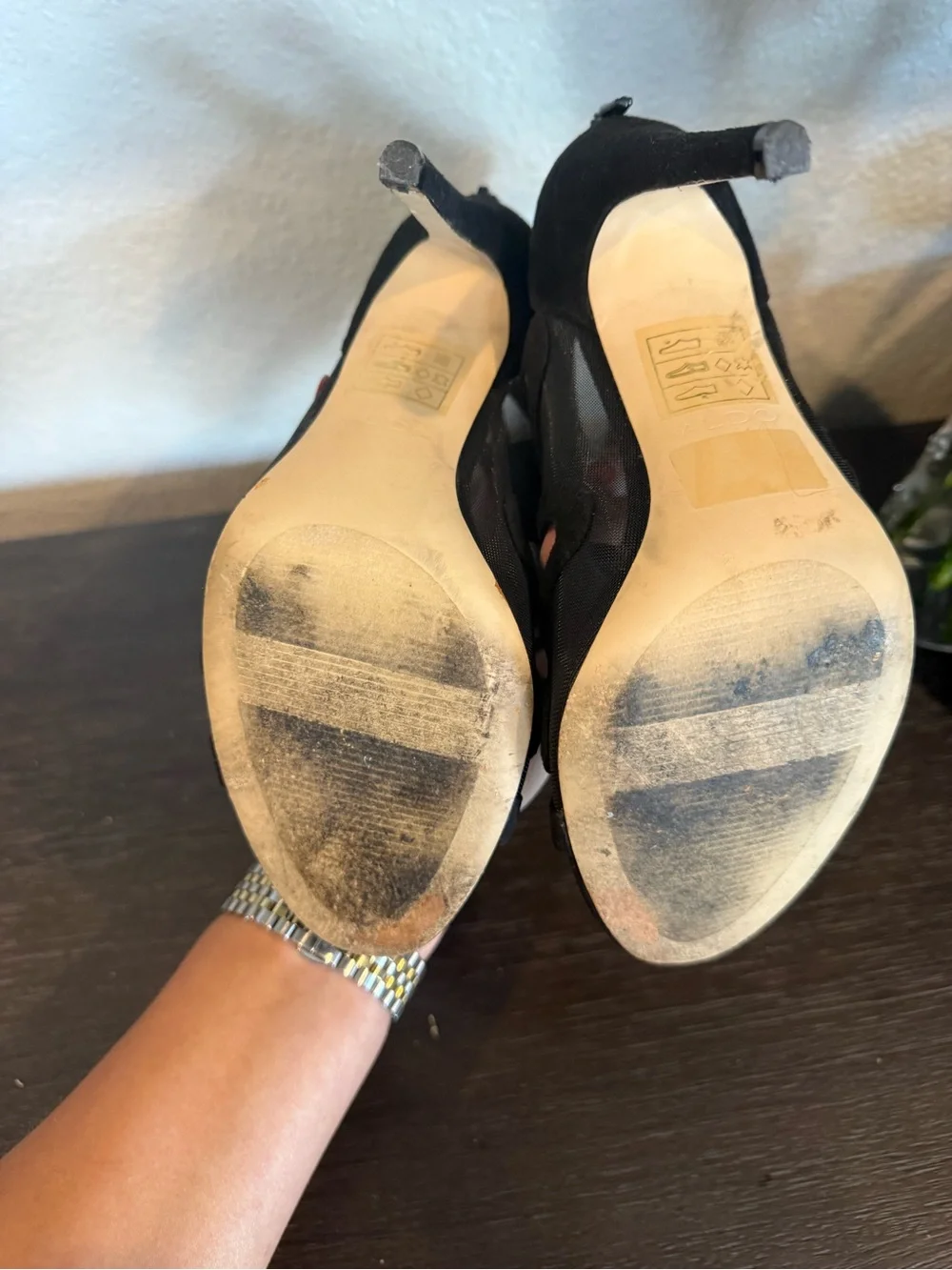 Aldo sculptural cutout